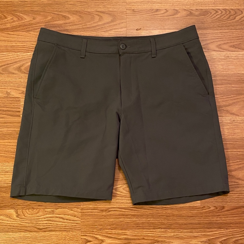 Under Armour Men's Dark grey Hybrid Shorts men’s 38